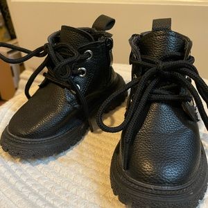 Chunky, black faux leather toddler combat boots - size 4.5/5